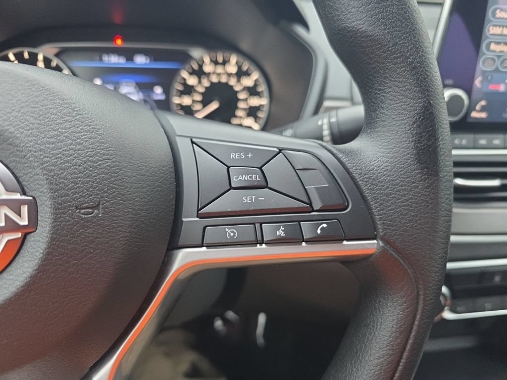 Used 2025 Nissan Altima 2.5 SV FWD image 12