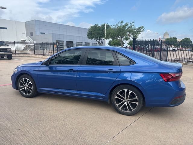 Used 2022 Volkswagen Jetta Sport image 8