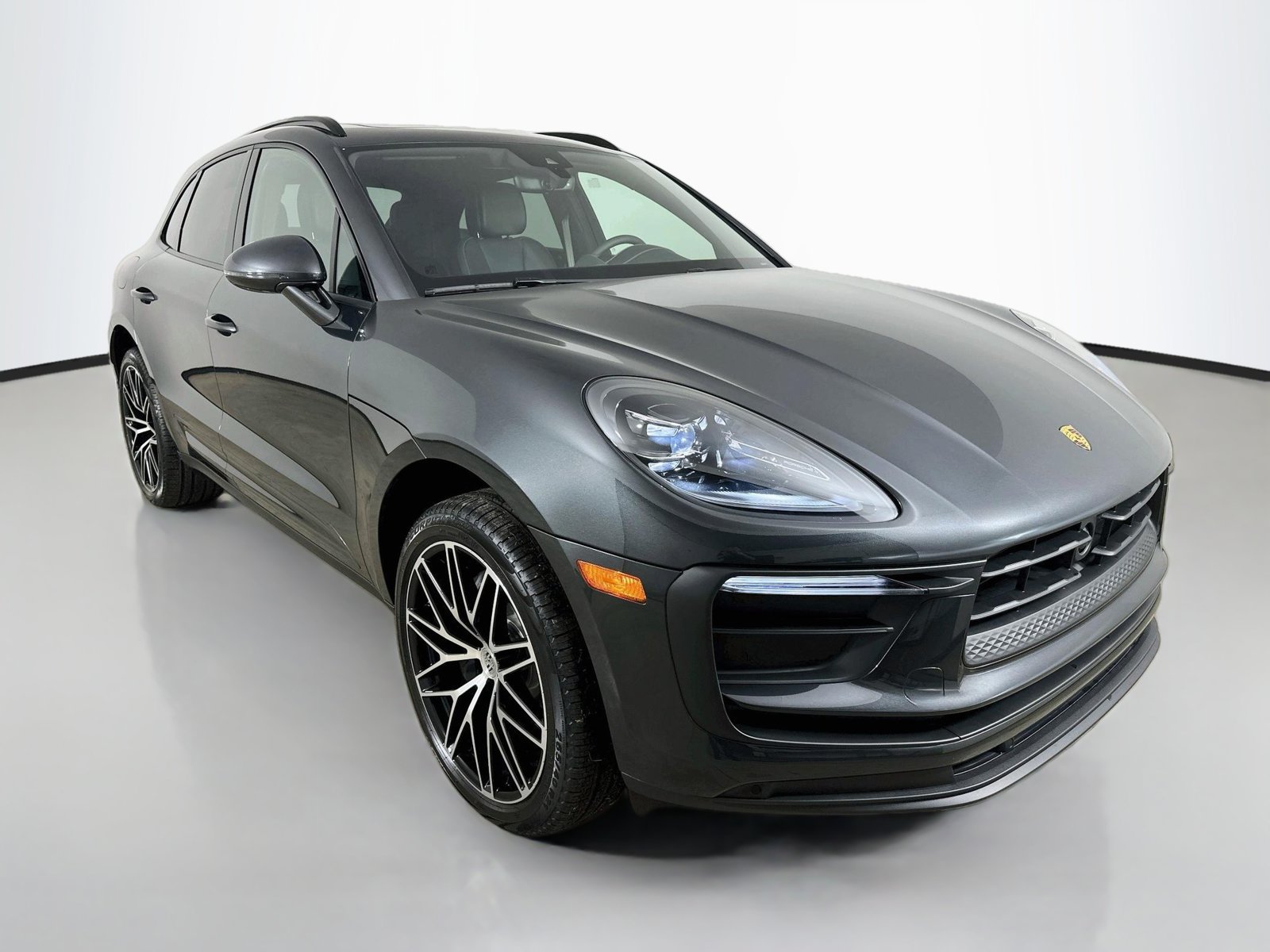 New 2026 Porsche Macan AWD/4WD image 3