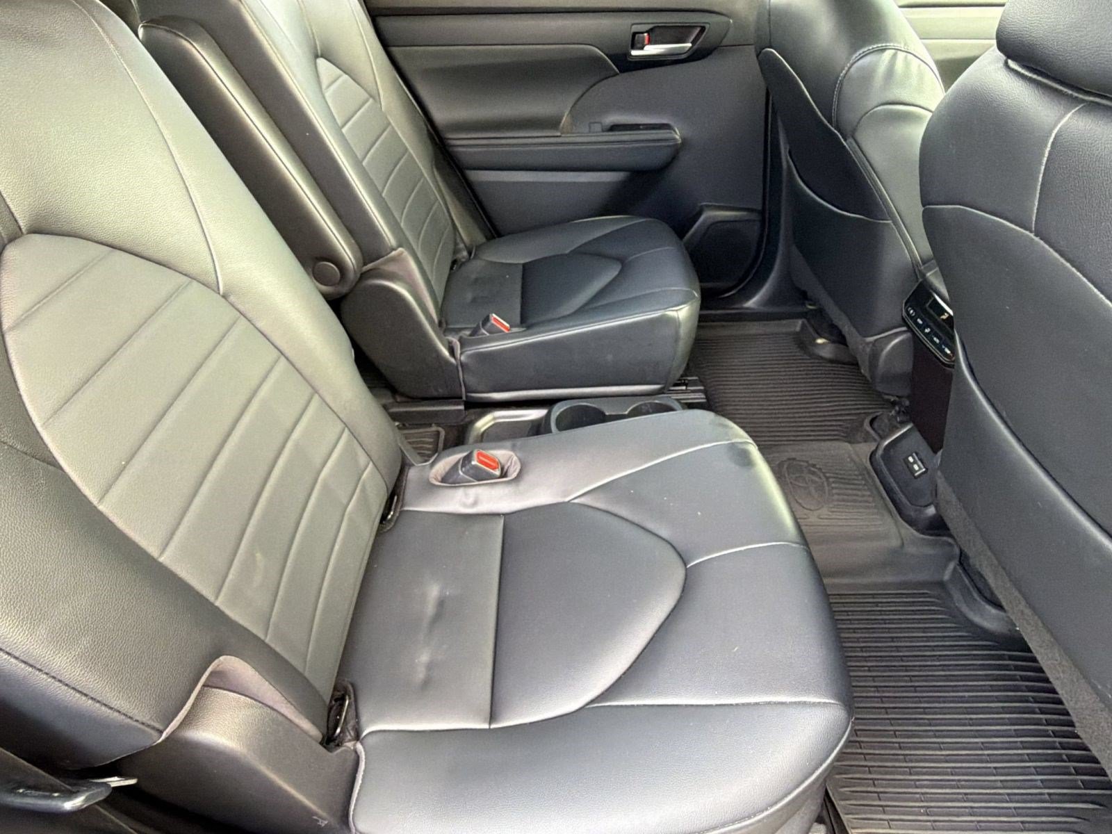 Used 2023 Toyota Highlander XLE FWD image 32