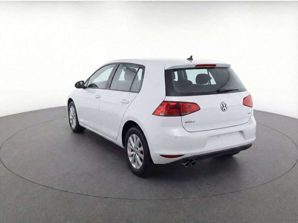 Used 2017 Volkswagen Golf S image 36