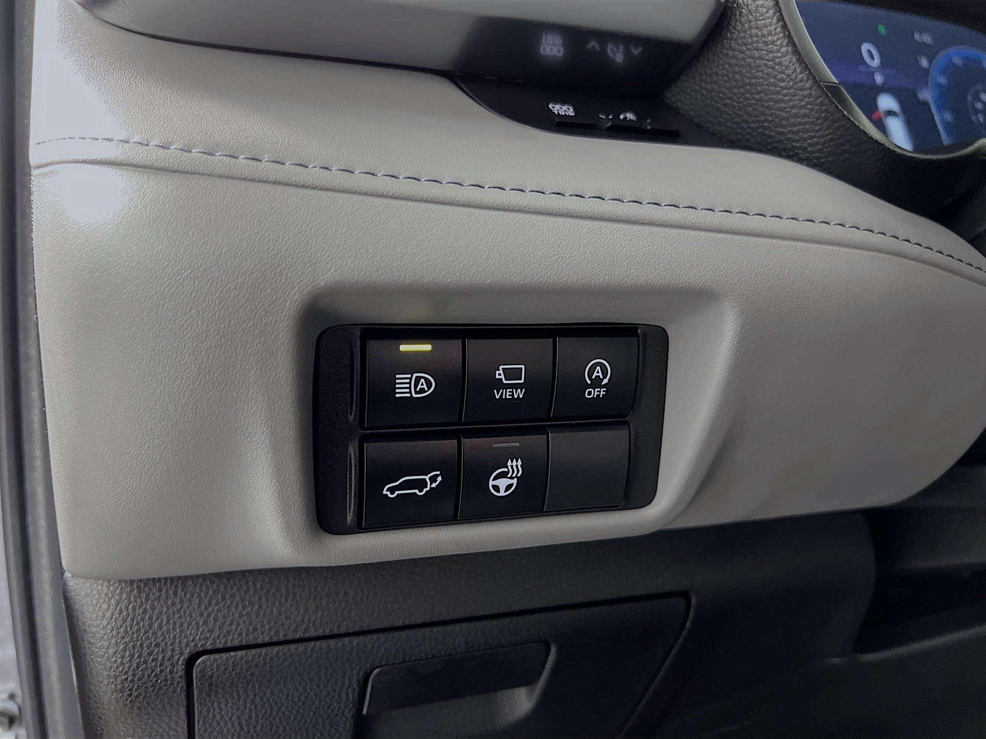 Certified 2023 Toyota Highlander Platinum AWD/4WD image 10
