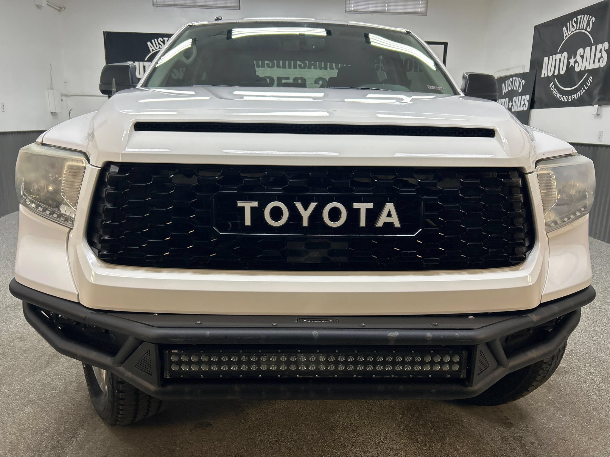 Used 2014 Toyota Tundra SR5 AWD/4WD image 2