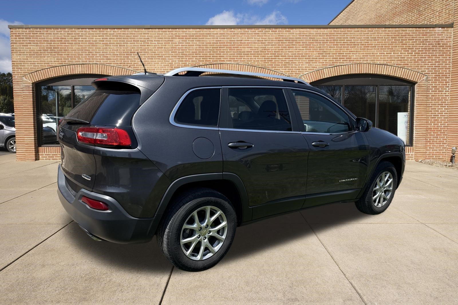 Used 2015 Jeep Cherokee Latitude w/ Cold Weather Group AWD/4WD video 3