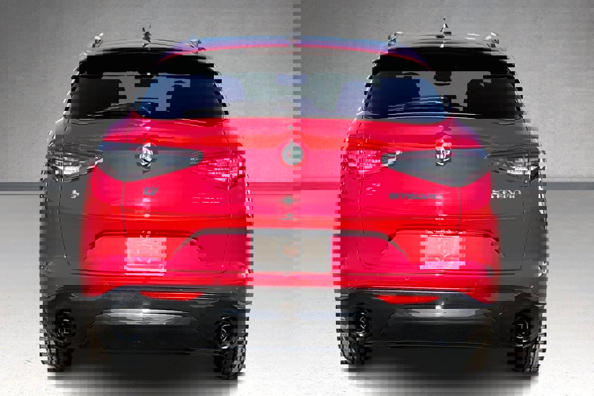 New 2025 Alfa Romeo Stelvio Sprint w/ Convenience Package image 4