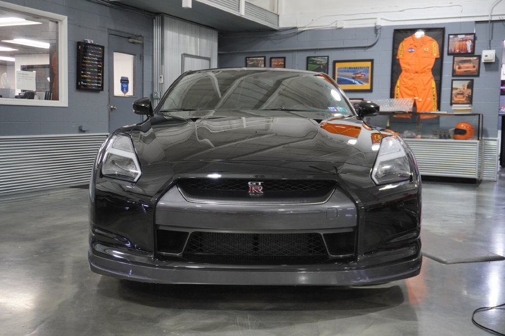 Used 2009 Nissan GT-R Premium AWD/4WD image 2