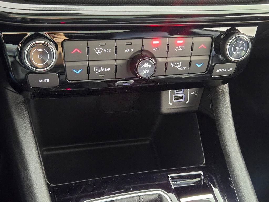 New 2026 Jeep Compass Latitude w/ Sun and Sound Group image 22