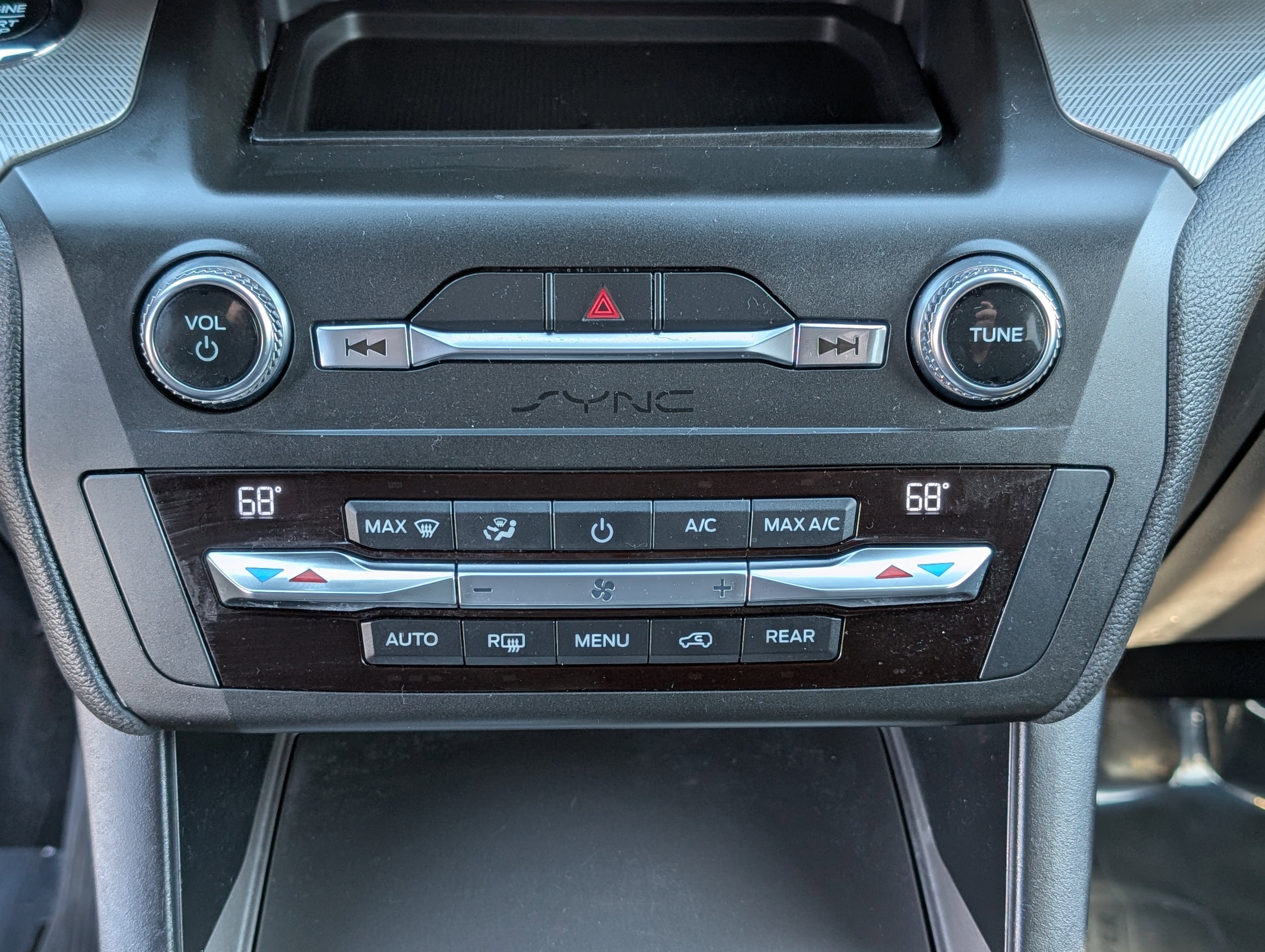 Certified 2020 Ford Explorer XLT image 28