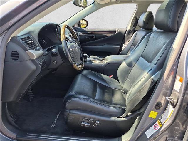 Used 2015 Lexus LS 460 w/ Comfort Package RWD image 16