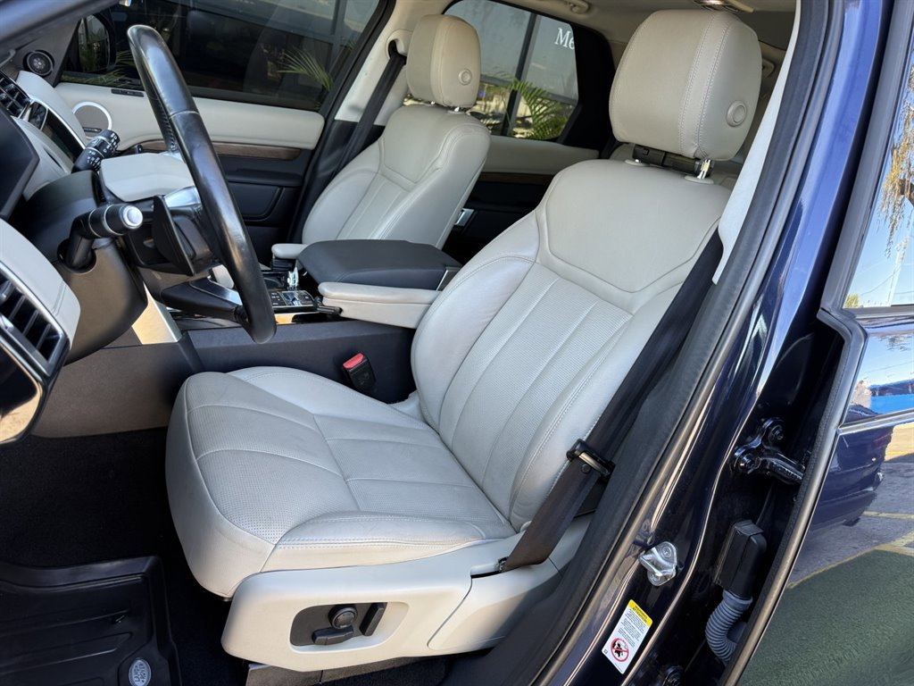 Used 2018 Land Rover Discovery HSE image 14