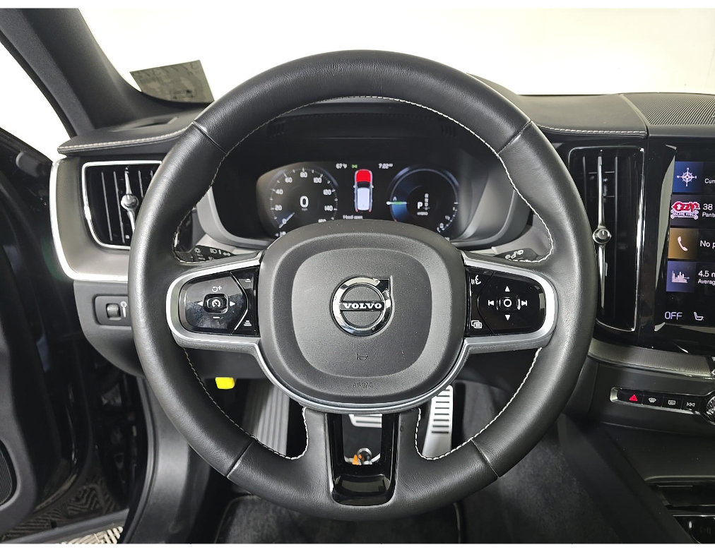 Used 2021 Volvo XC60 T8 R-Design w/ Advanced Package AWD/4WD image 8