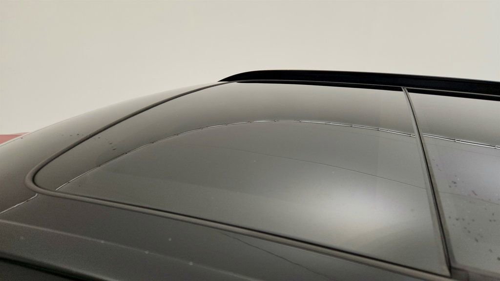 Used 2021 Volvo XC40 P8 Recharge image 10