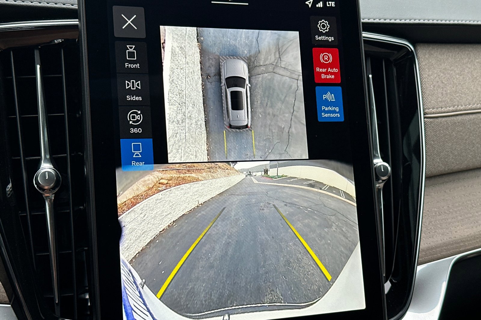 New 2026 Volvo XC90 B6 Plus w/ Protection Package Premier image 17