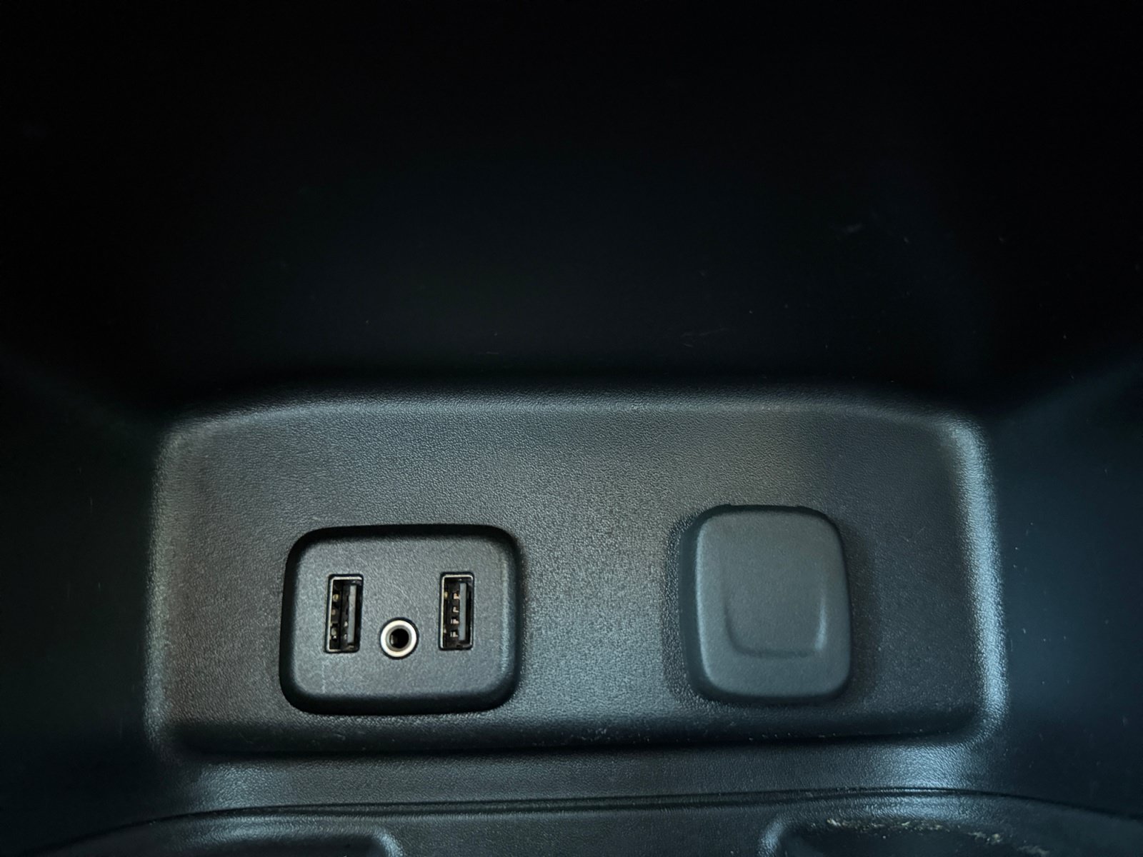 Used 2018 Chevrolet Equinox Premier FWD image 29
