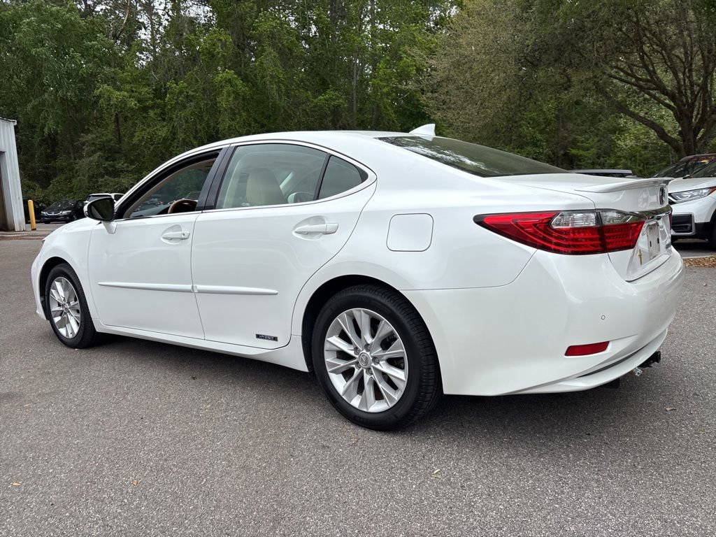 Used 2015 Lexus ES 300h w/ Navigation System Package image 26
