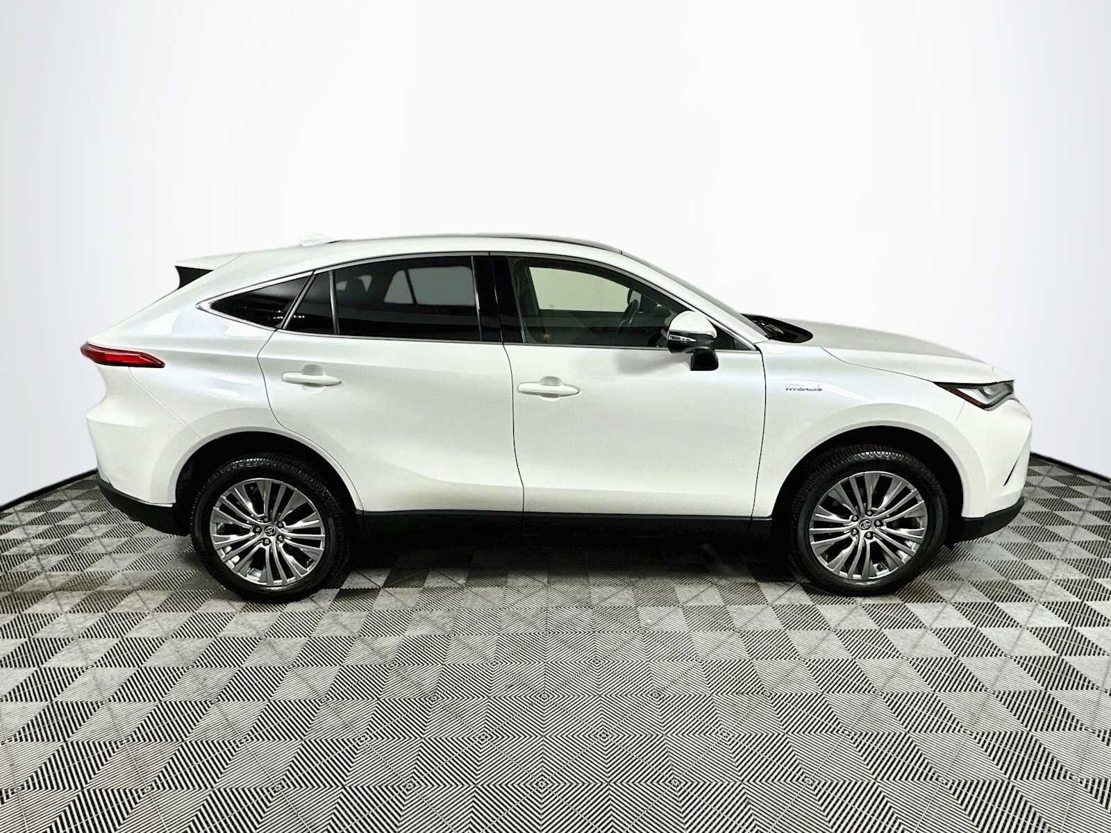 Used 2021 Toyota Venza Limited w/ Advanced Technology Package AWD/4WD image 8