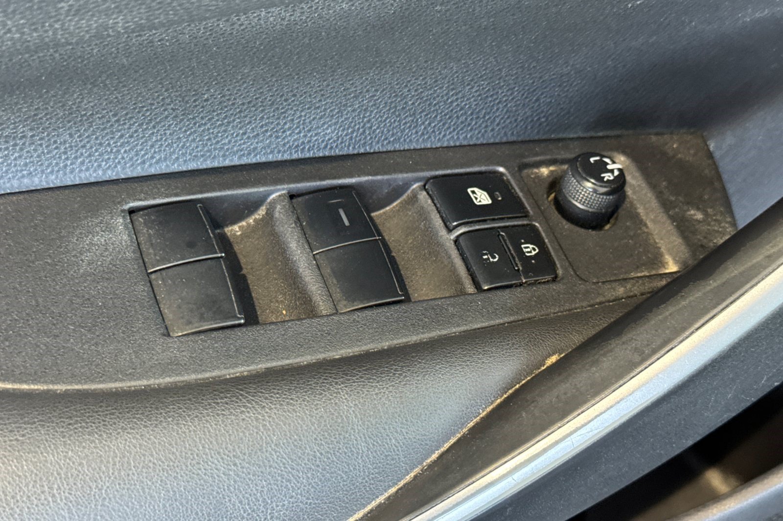Used 2023 Toyota Corolla SE w/ Carpet Mat Package (TMS) FWD image 13