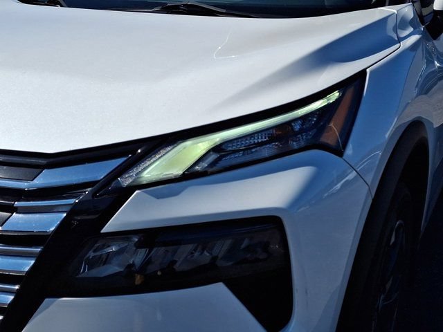 Used 2024 Nissan Rogue SV AWD/4WD image 12