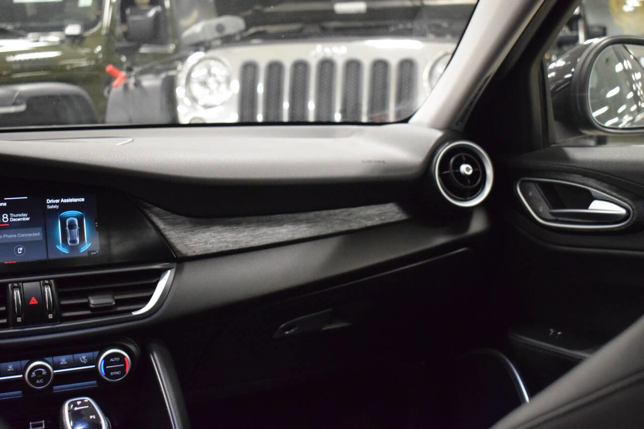 Used 2021 Alfa Romeo Giulia Sprint w/ Nero Edizione image 34