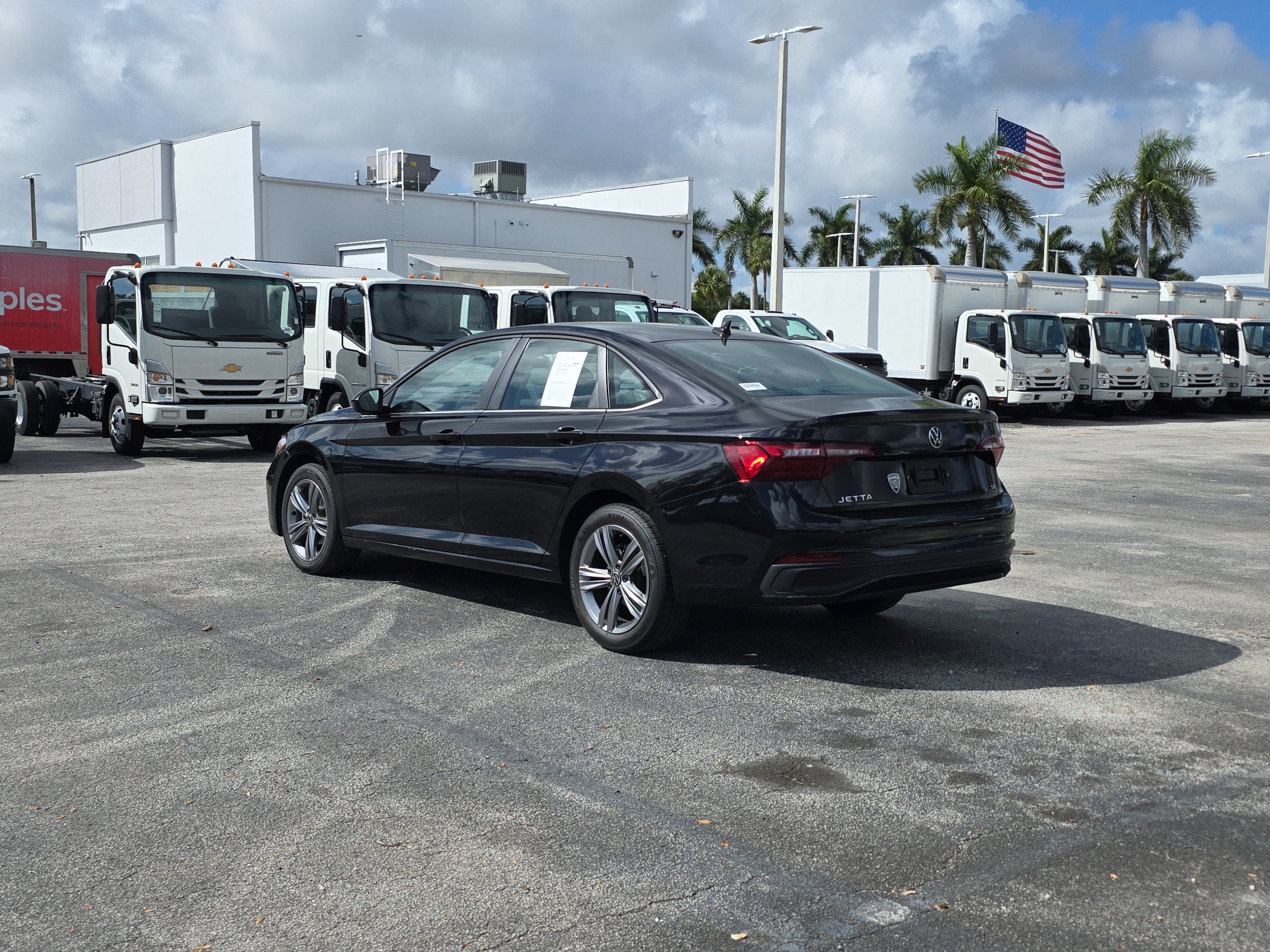 Used 2024 Volkswagen Jetta SE image 5