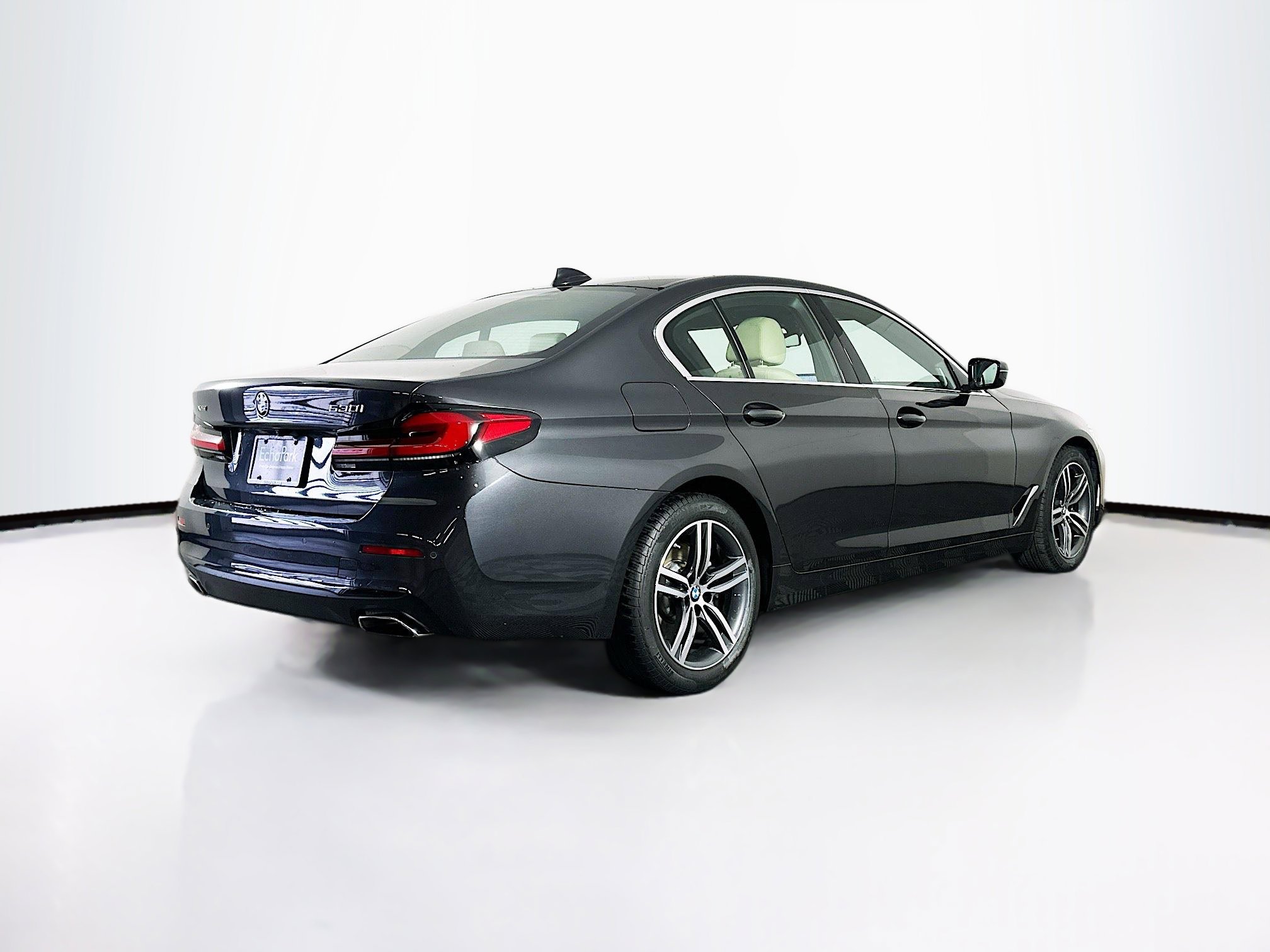 Used 2022 BMW 530i xDrive w/ Premium Package image 9