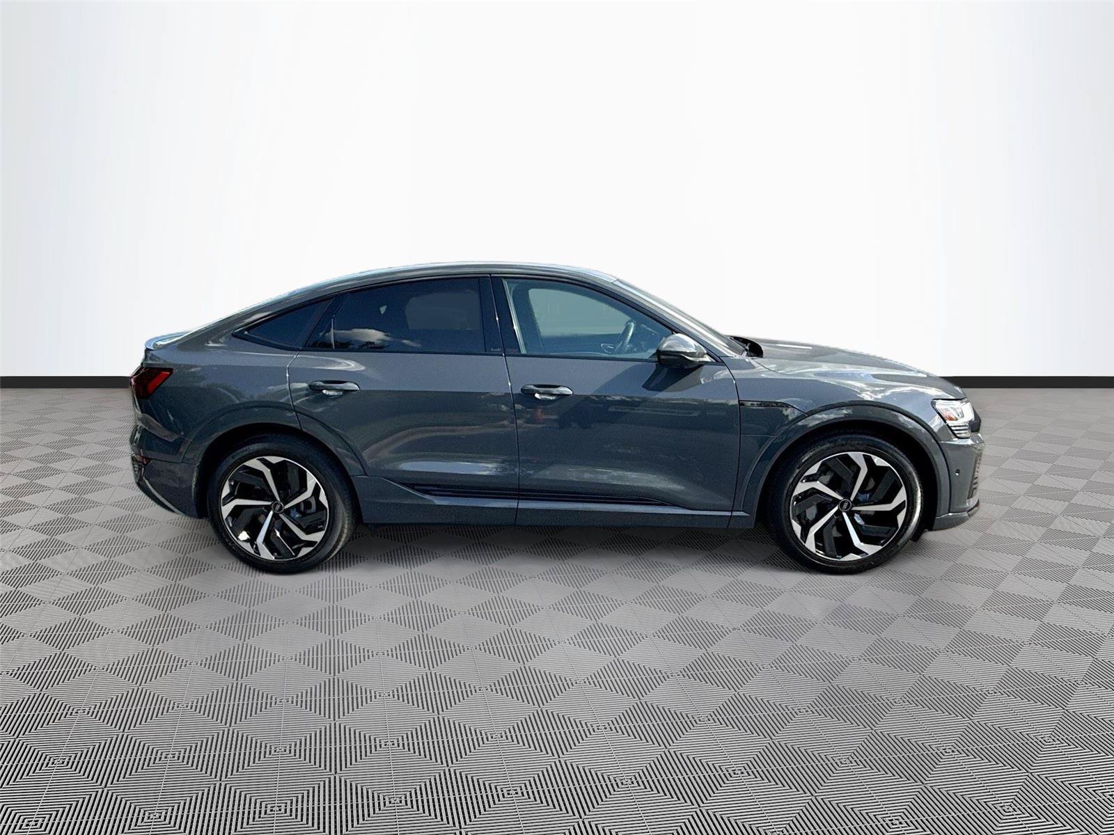 Used 2024 Audi Q8 e-tron Premium Plus w/ Premium Plus Package AWD/4WD image 8