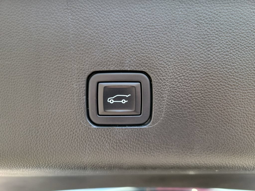 Used 2023 Chevrolet Traverse LT FWD image 36
