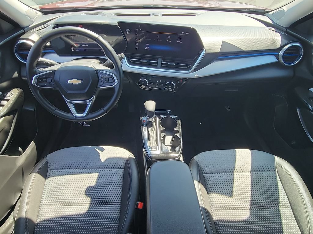 Used 2024 Chevrolet Trax LT w/ Driver Confidence Package FWD image 19