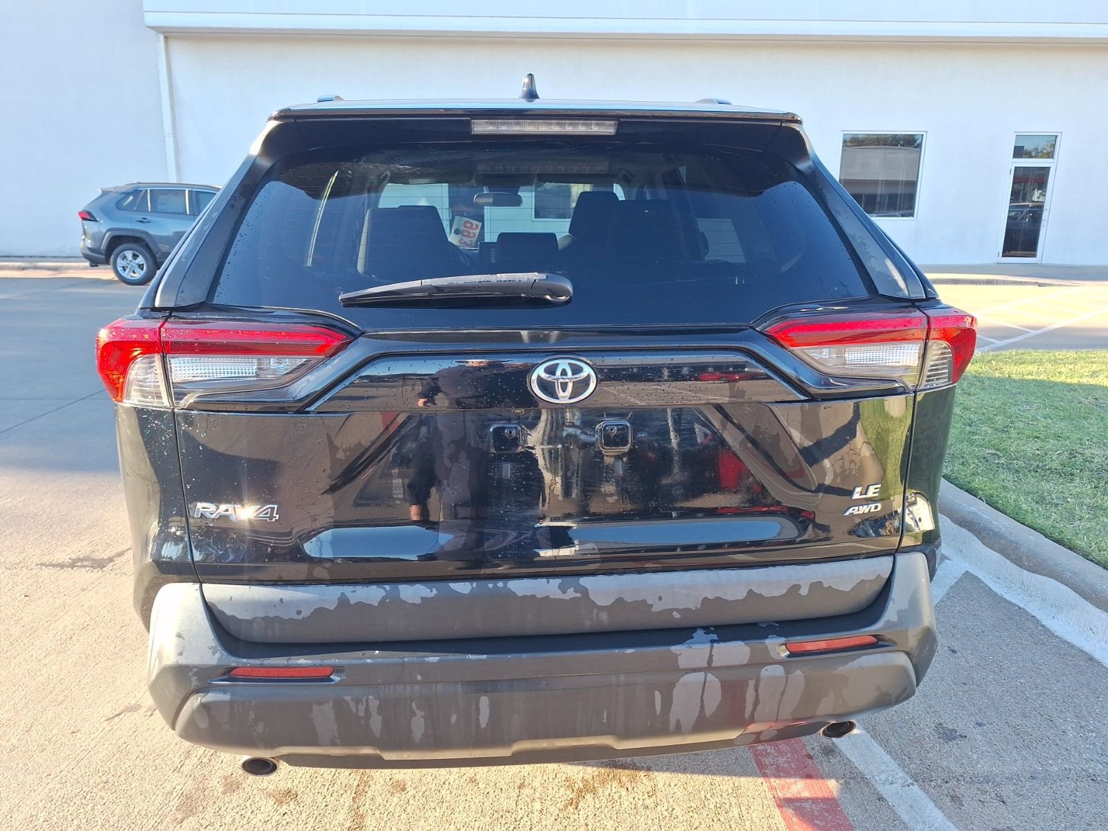 Used 2020 Toyota RAV4 LE image 5
