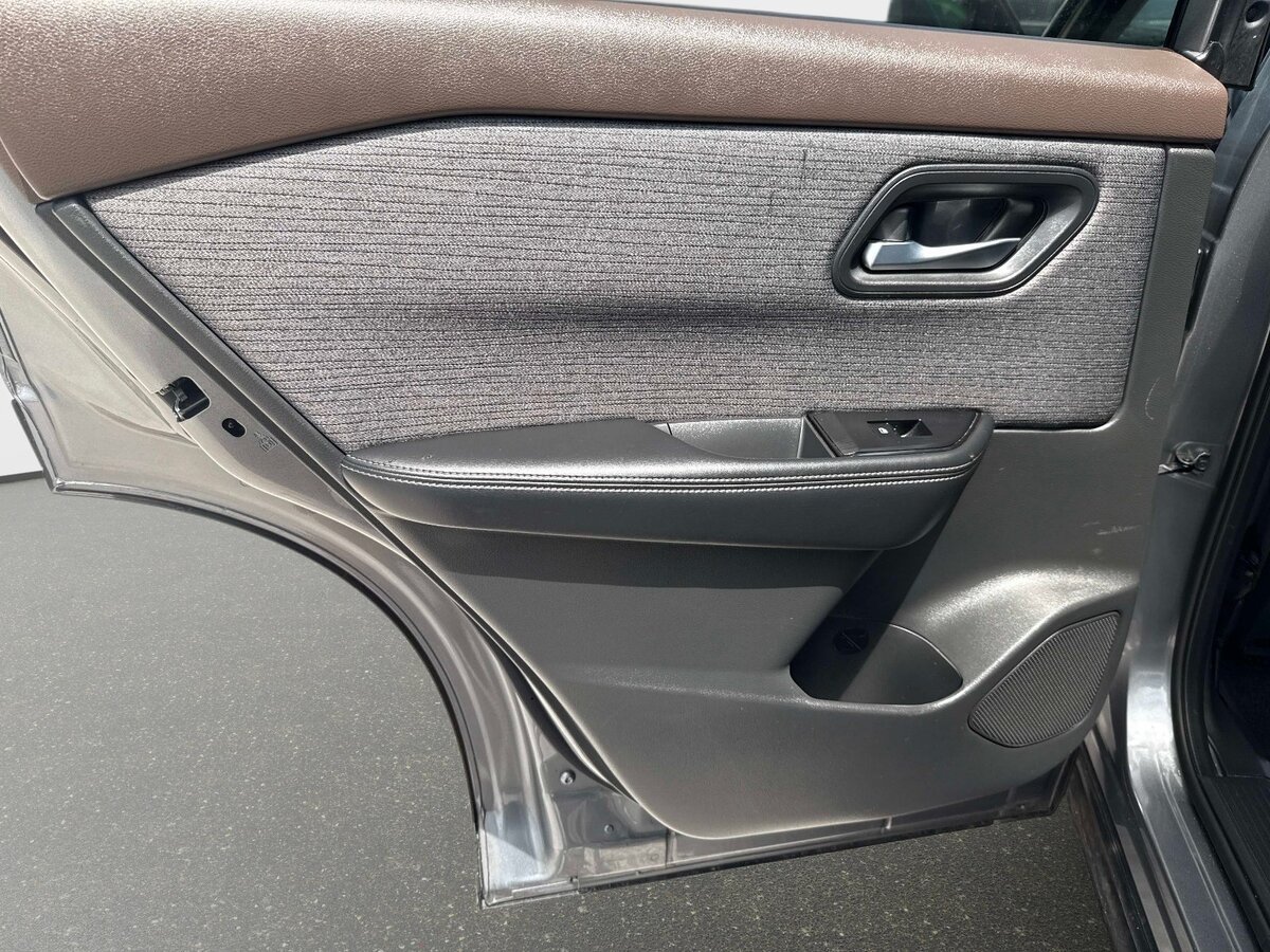 Used 2021 Nissan Rogue SV AWD/4WD image 11