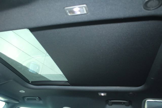 Used 2023 Land Rover Defender 110 S image 24