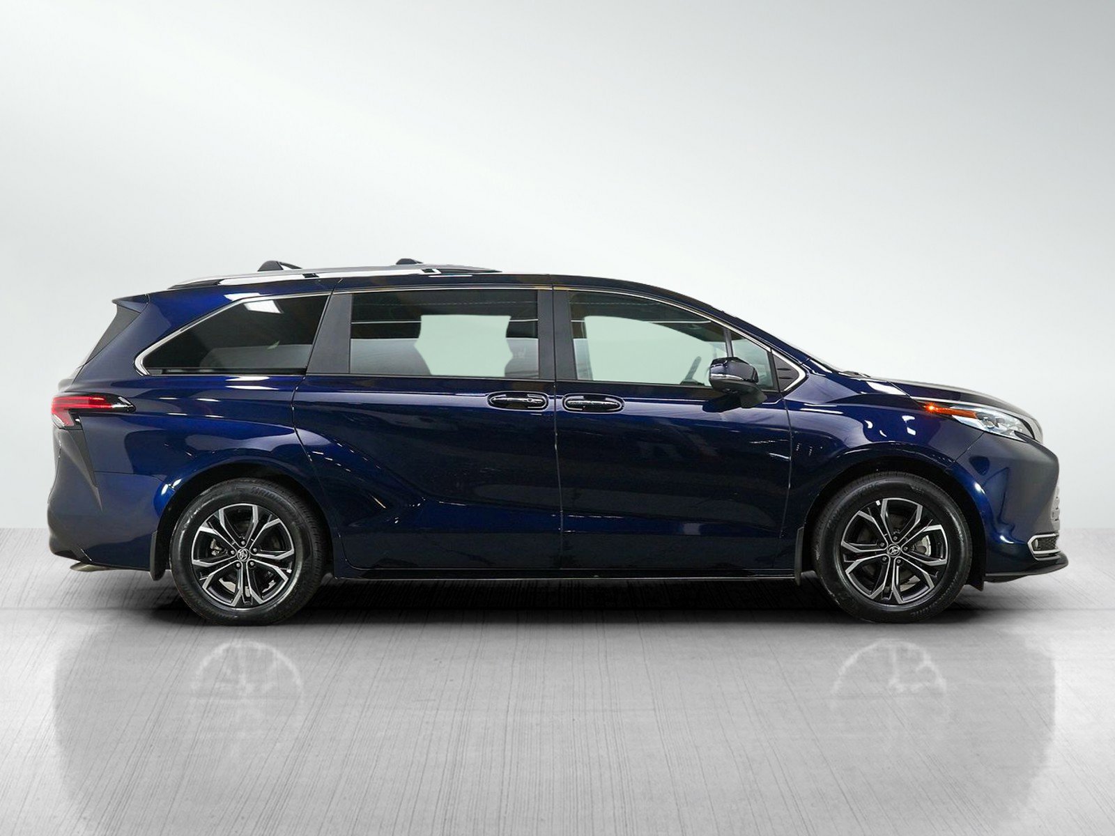 Used 2025 Toyota Sienna Platinum image 6