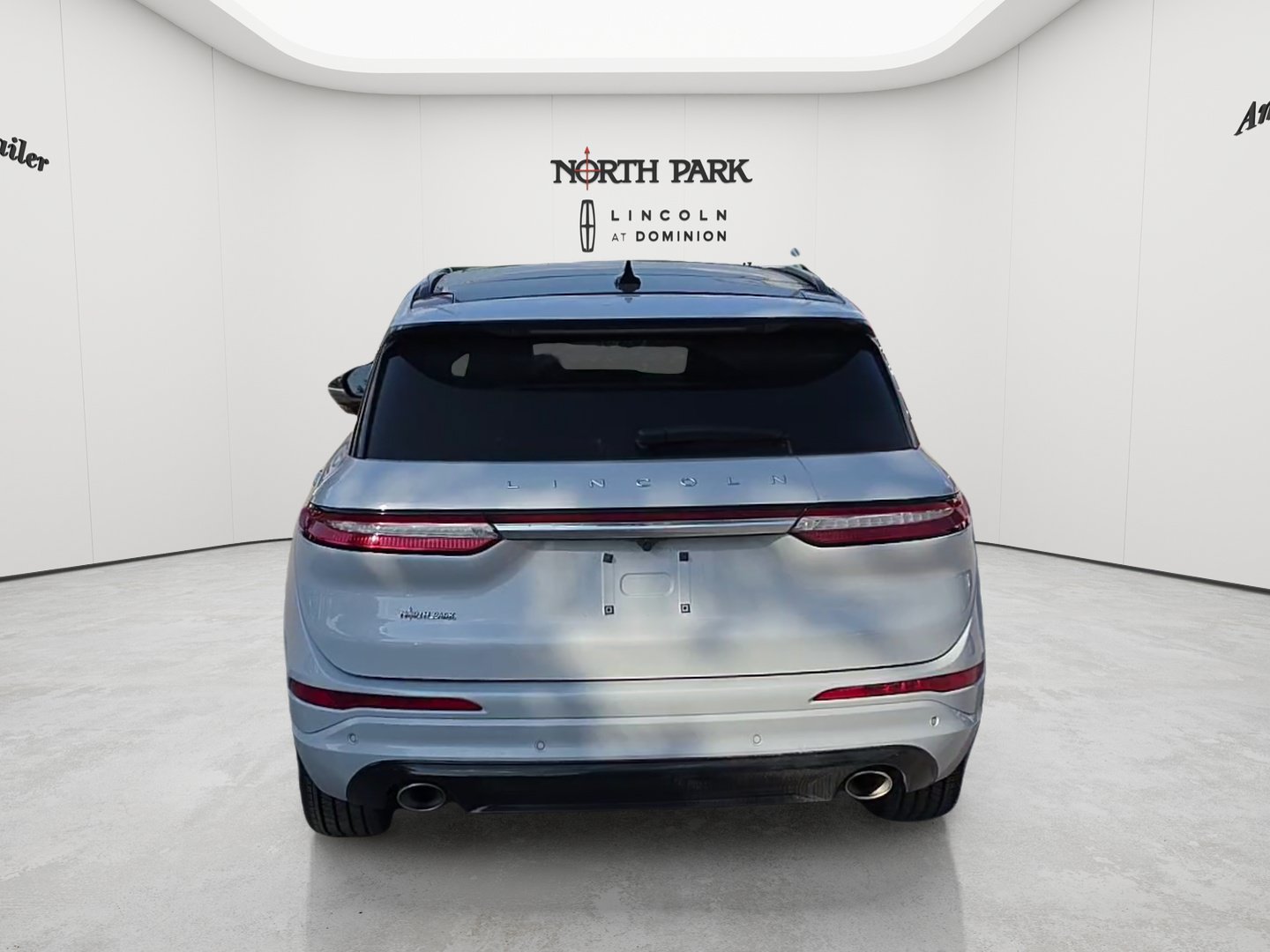New 2026 Lincoln Corsair Reserve w/ Jet Appearance Package FWD image 4