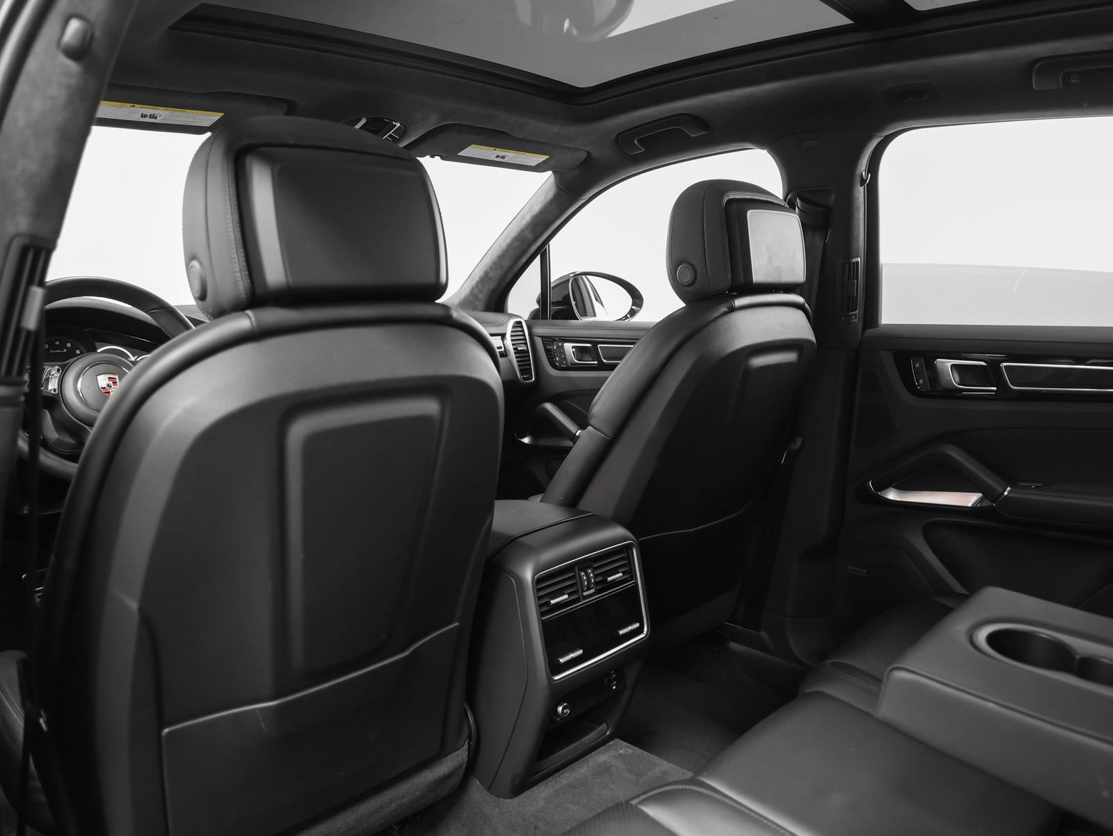 Certified 2023 Porsche Cayenne Turbo S AWD/4WD image 53