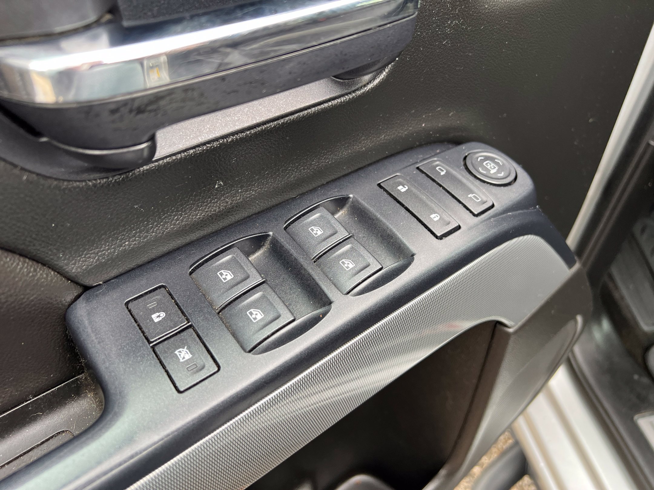 Used 2018 Chevrolet Silverado 1500 LT w/ Redline Edition AWD/4WD image 17