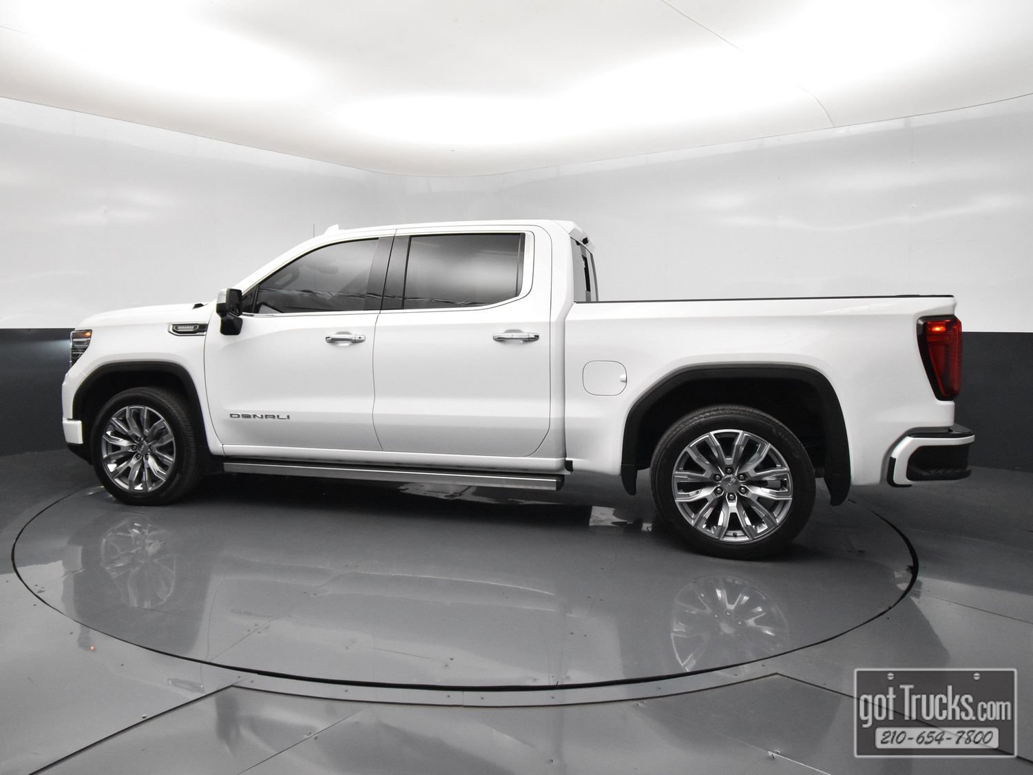 Used 2023 GMC Sierra 1500 Denali w/ Denali Reserve Package AWD/4WD image 3