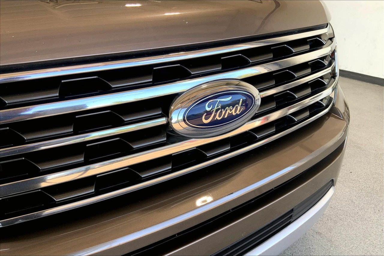 Used 2018 Ford Expedition Max XLT w/ Equipment Group 201A RWD image 30