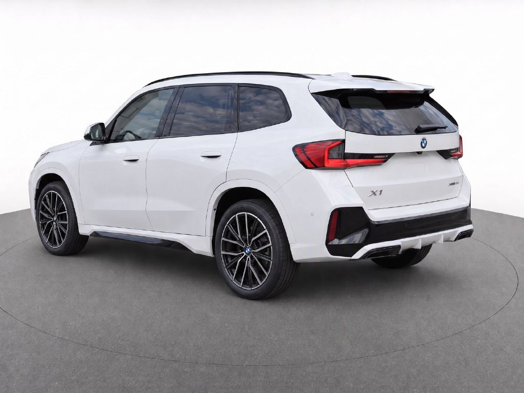 Used 2023 BMW X1 xDrive28i w/ M Sport Package AWD/4WD image 4