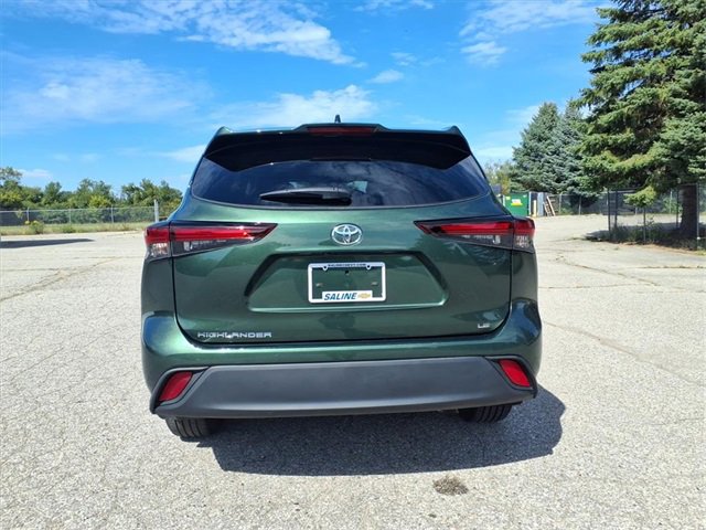 Used 2024 Toyota Highlander LE image 6