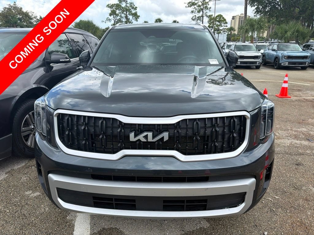 Certified 2024 Kia Telluride EX w/ EX Captain's Chair Package FWD image 2