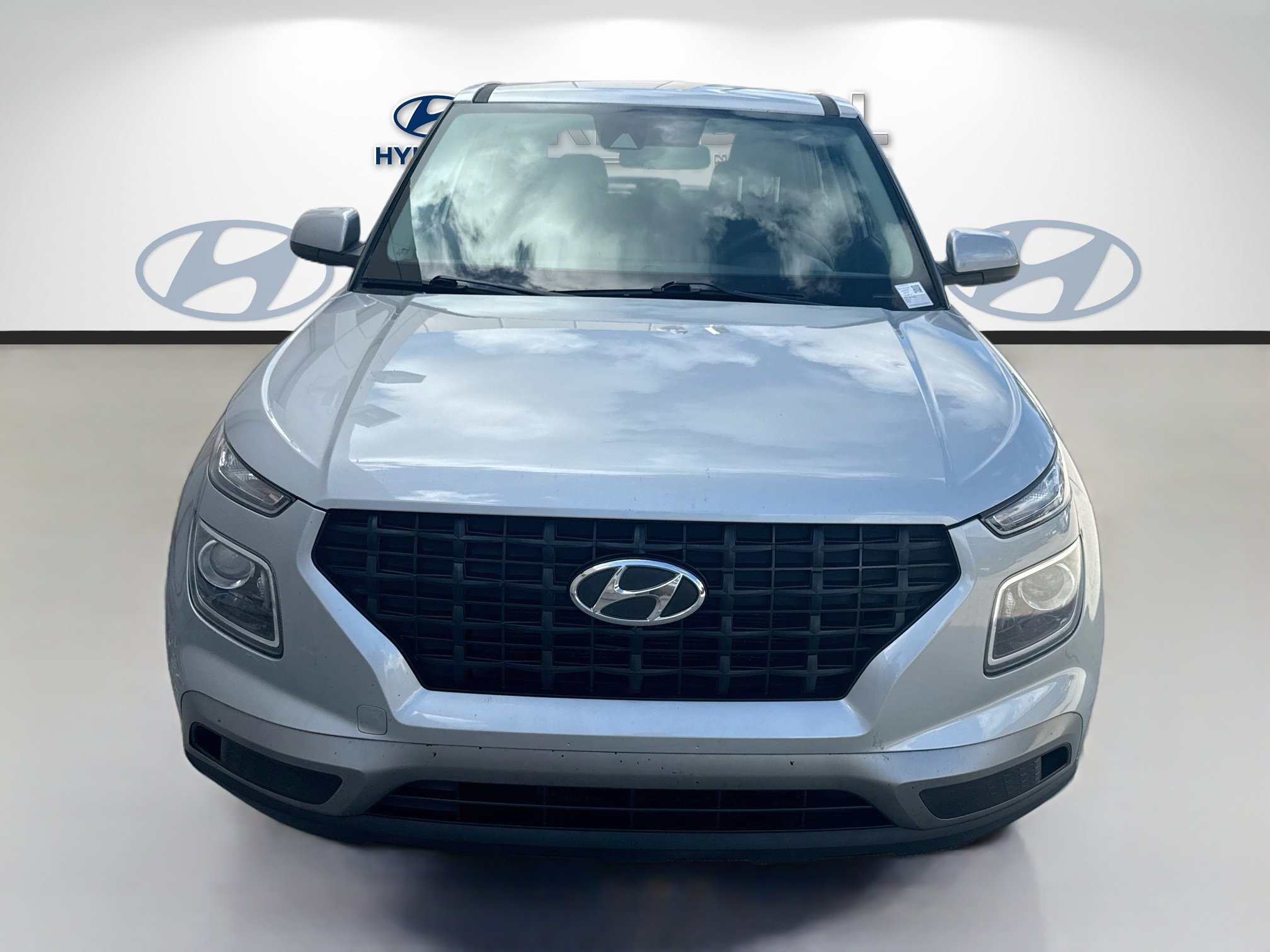 Used 2021 Hyundai Venue SE FWD image 2