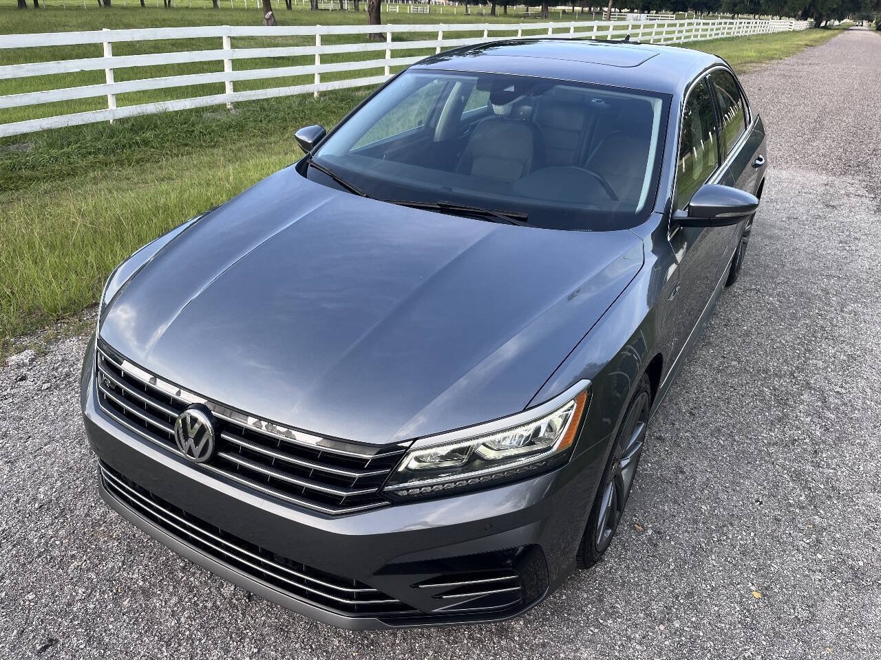 Used 2019 Volkswagen Passat 2.0T SE R-Line FWD image 1