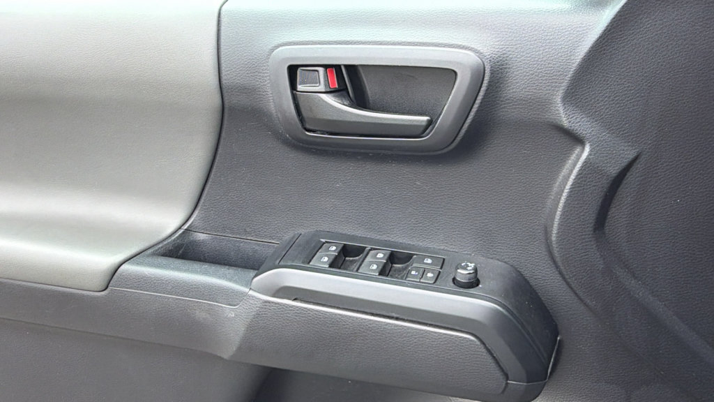 Certified 2023 Toyota Tacoma SR AWD/4WD image 22