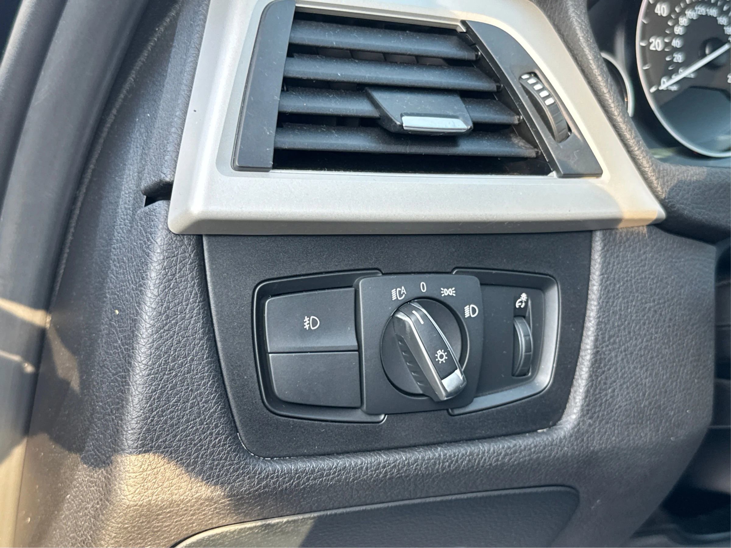 Used 2018 BMW 320i xDrive Sedan AWD/4WD image 21