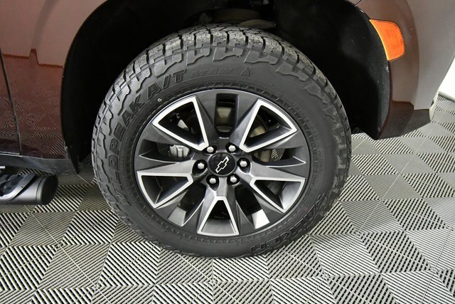 Used 2022 Chevrolet Suburban Z71 w/ Z71 Off-Road Package image 17