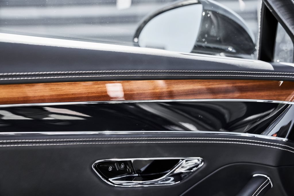 Used 2024 Bentley Flying Spur V8 AWD/4WD image 33