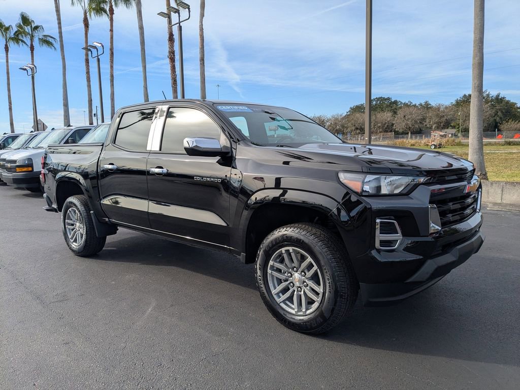 Used 2025 Chevrolet Colorado LT w/ Advanced Trailering Package image 2