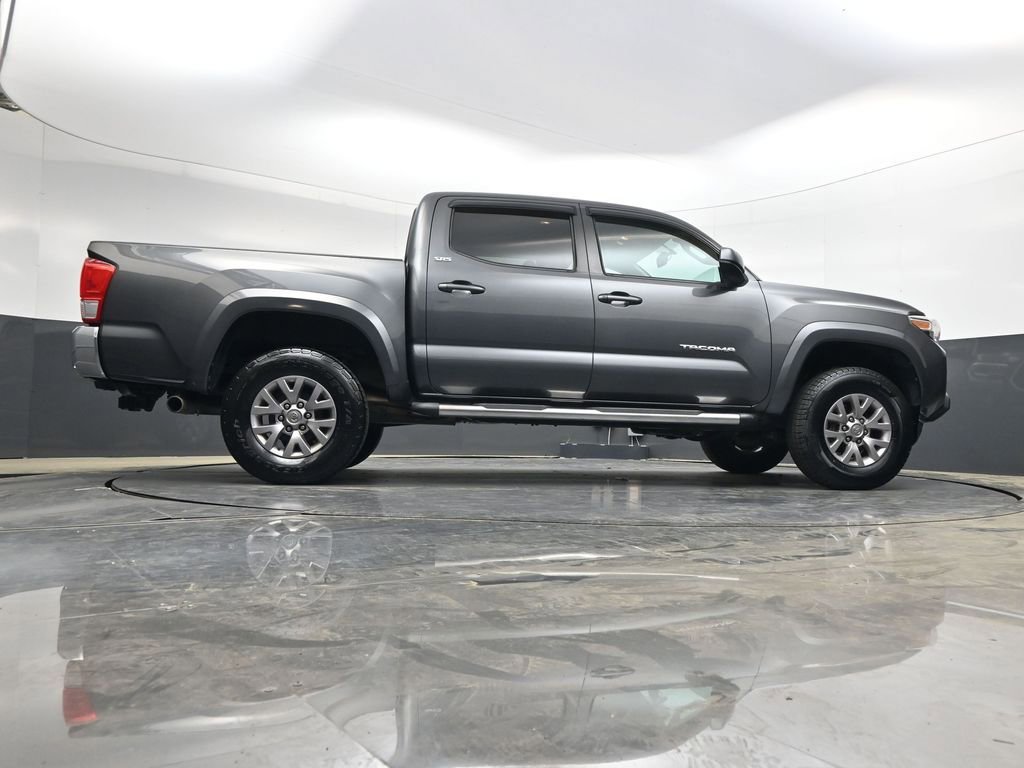 Used 2016 Toyota Tacoma SR5 w/ SR5 Appearance Package (SN) image 31