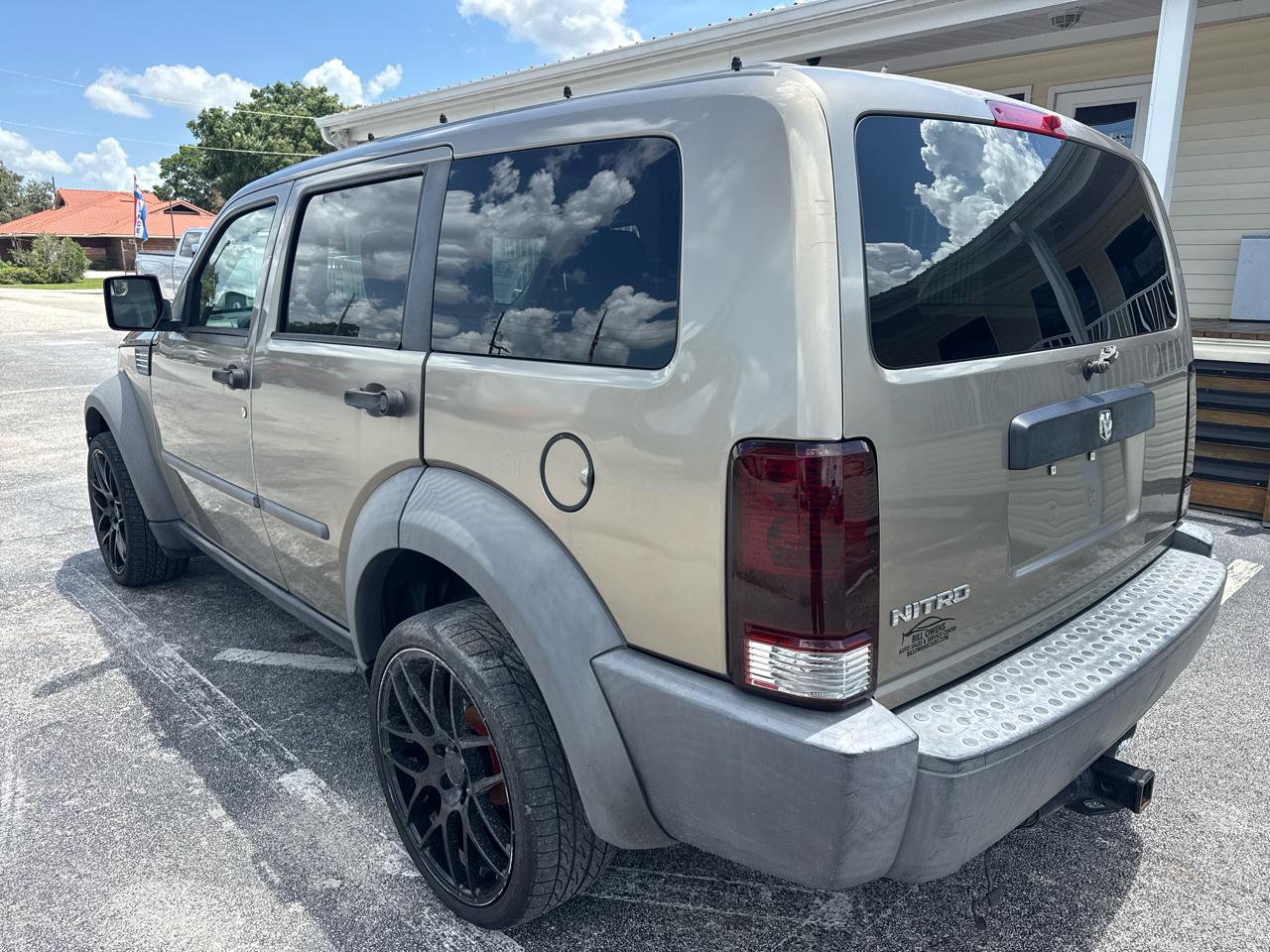 Used 2007 Dodge Nitro SXT RWD image 3