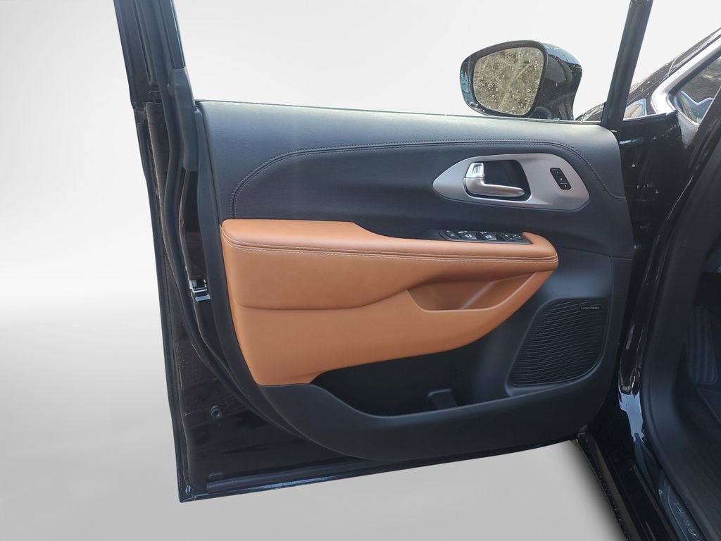 New 2026 Chrysler Pacifica Pinnacle image 17